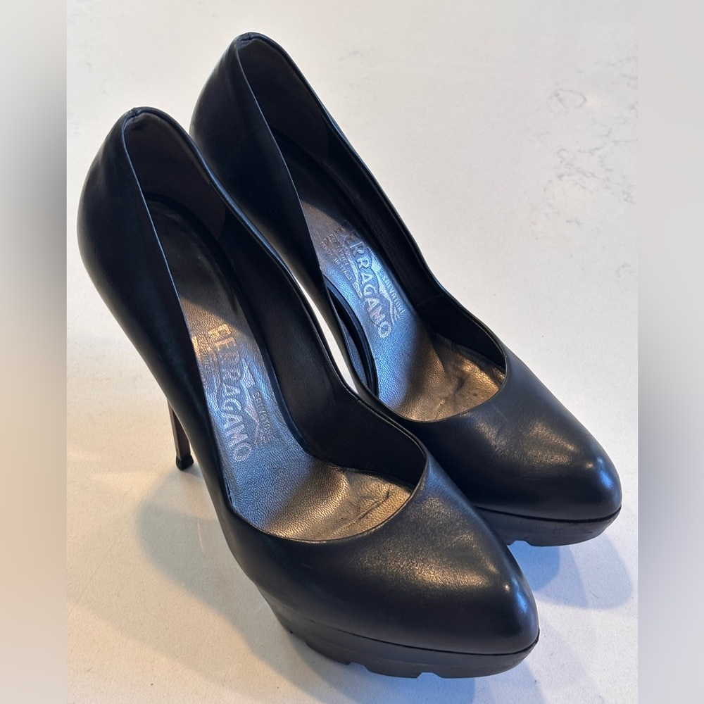 Salvatore Ferragamo LIDA Black Leather Platform Pump Heels Size 8